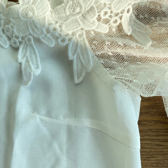 White summer top, lace sleeves, off shoulder, embroidered flowers Size L NWOT - Picture 8 of 11
